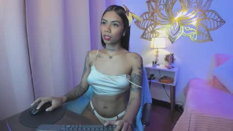 Snapshot of valeperez24 chatting on 10.11.25 Valery And Daniel online show from 10.11.25