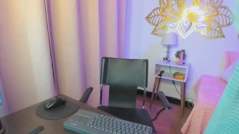 Snapshot of valeperez24 chatting on 10.12.25 Valery And Daniel online show from 10.12.25