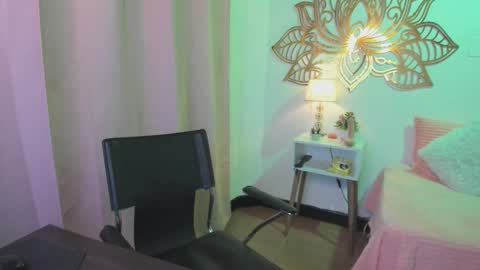 Snapshot of valeperez24 chatting on 10.21.25 Valery And Daniel online show from 10.21.25