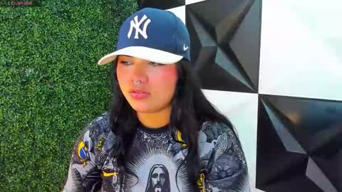 valeri_harpers4 online show from 10.23.25