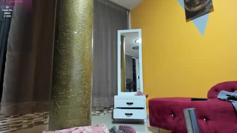 Snapshot of valeri_hurtado chatting on 10.07.25 Valeria online show from 10.07.25