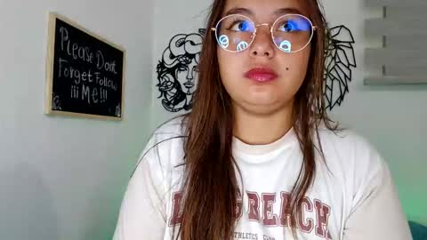 Snapshot of valeria_cherry chatting on 10.23.25 valeria online show from 10.23.25