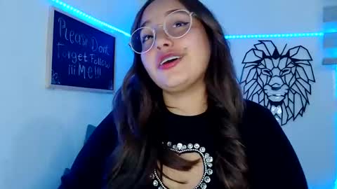 Snapshot of valeria_cherry chatting on 11.08.25 valeria online show from 11.08.25