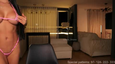 Snapshot of valeria_orozco chatting on 10.18.25 valeria_orozco online show from 10.18.25