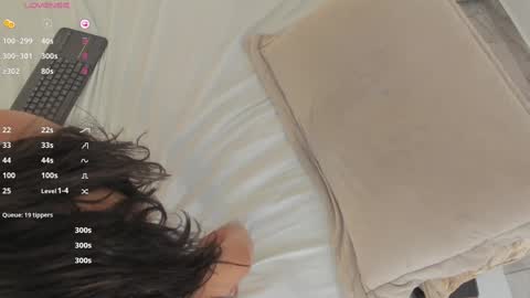Snapshot of valeriah_ chatting on 12.18.24 Valeria online show from 12.18.24