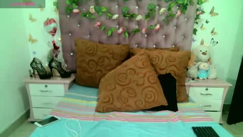 Snapshot of valeriatsx chatting on 02.20.25 La valerie26 online show from 02.20.25