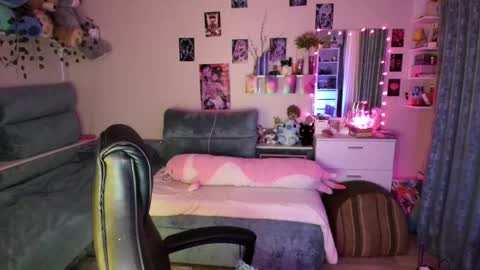 Snapshot of valerie_cutee chatting on 10.12.25 Lera online show from 10.12.25