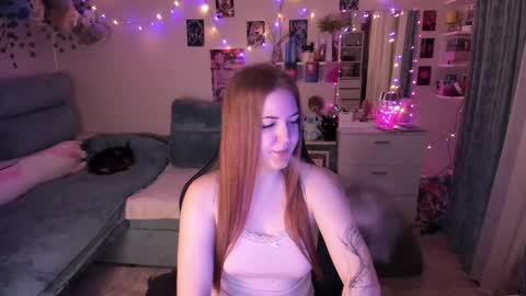 Snapshot of valerie_cutee chatting on 10.13.25 Lera online show from 10.13.25