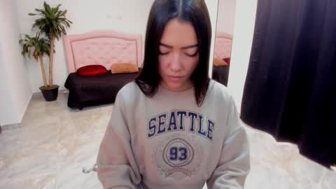 Snapshot of valerie_fox19 chatting on 11.01.25 Valerie fox online show from 11.01.25