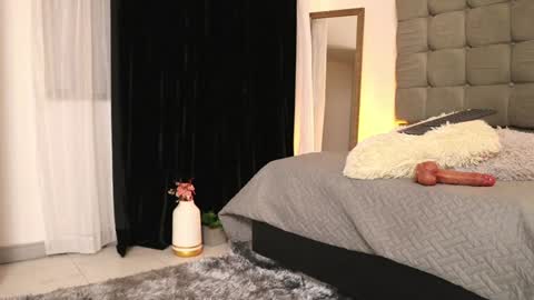 Snapshot of valeriebony chatting on 12.28.24 Valerie Style3 online show from 12.28.24