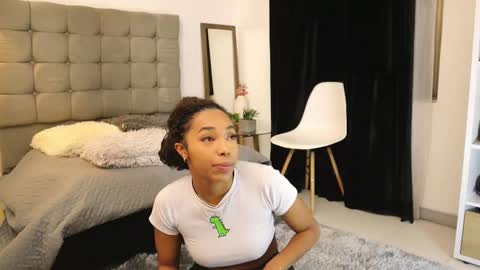 Snapshot of valeriebony chatting on 03.03.25 Valerie Style3 online show from 03.03.25
