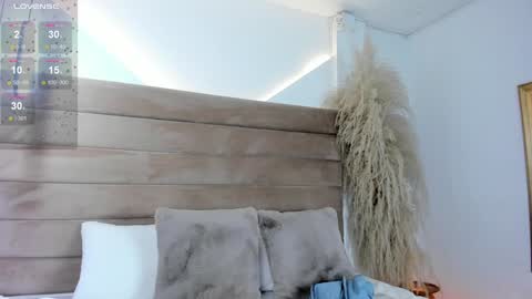 Snapshot of valeriediazx chatting on 12.19.24 valeri online show from 12.19.24