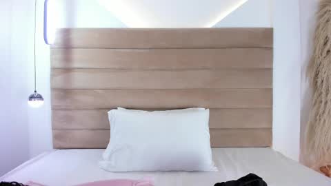 Snapshot of valeriediazx chatting on 02.10.25 valeri online show from 02.10.25