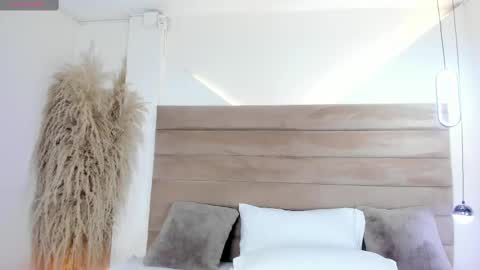 Snapshot of valeriediazx chatting on 09.24.25 valeri online show from 09.24.25