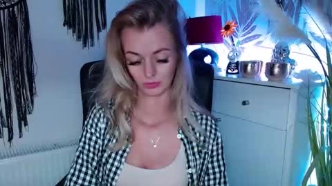 Snapshot of valerieluvsugar chatting on 02.04.25 Valerie online show from 02.04.25