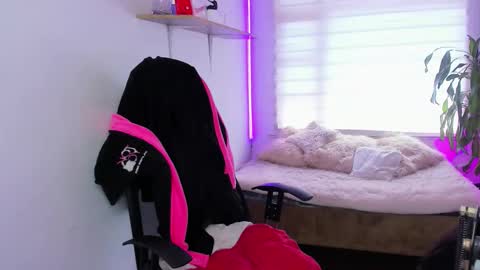 valery_bonnet1 online show from 10.25.25