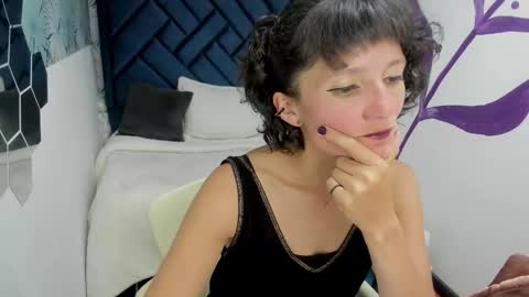 Snapshot of valery_more__ chatting on 09.29.25 VALERY MORE online show from 09.29.25