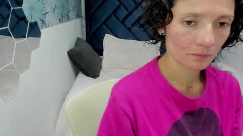 Snapshot of valery_more__ chatting on 10.01.25 VALERY MORE online show from 10.01.25