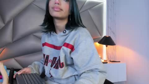 valery_smith15 online show from 02.14.25