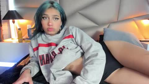 valery_smith15 online show from 02.17.25