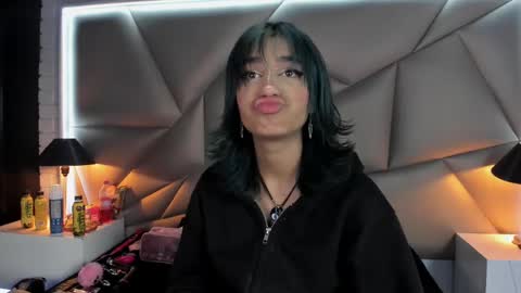 valery_smith15 online show from 02.25.25