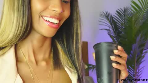 Snapshot of valery_swan1 chatting on 11.08.25 Valery swan1 online show from 11.08.25