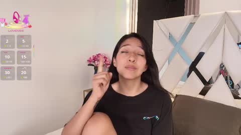 Snapshot of valery_wang chatting on 03.02.25 Val online show from 03.02.25