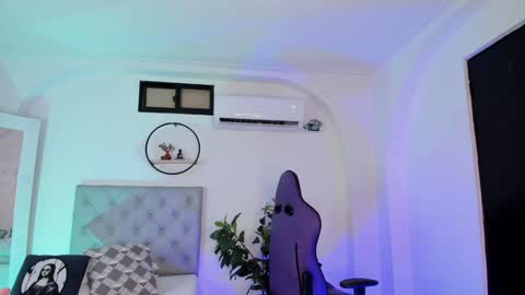 Snapshot of valery_yepes_ chatting on 12.20.24 Valery online show from 12.20.24