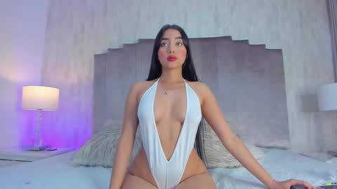 Snapshot of valeryy_stone chatting on 10.26.25 VALERY STONE online show from 10.26.25