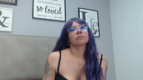 Snapshot of valevicious chatting on 09.18.25 valevicious online show from 09.18.25