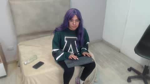 Snapshot of valevicious chatting on 09.29.25 valevicious online show from 09.29.25