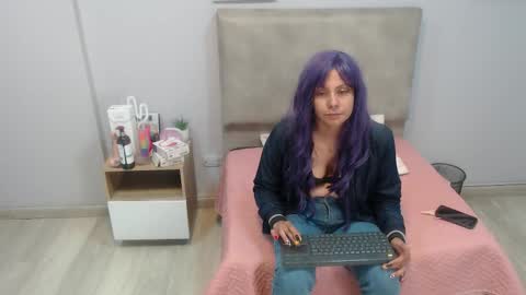 Snapshot of valevicious chatting on 10.06.25 valevicious online show from 10.06.25