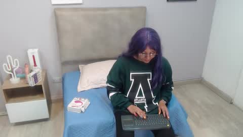 Snapshot of valevicious chatting on 10.07.25 valevicious online show from 10.07.25