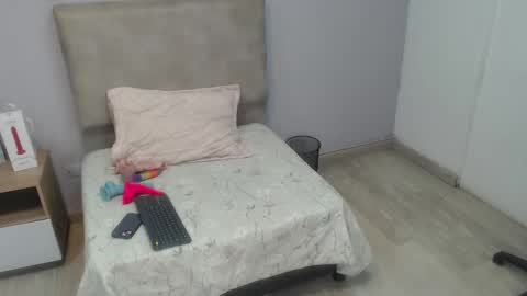 Snapshot of valevicious chatting on 10.17.25 valevicious online show from 10.17.25