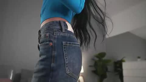 Snapshot of valexielux chatting on 04.20.26 Vale online show from 04.20.26