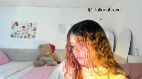 Snapshot of valientegirl_ chatting on 09.30.25 VALIENTE online show from 09.30.25
