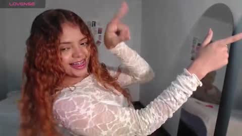 Snapshot of valientegirl_ chatting on 11.29.25 VALIENTE online show from 11.29.25