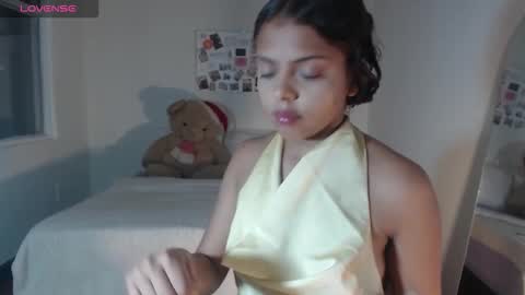 Snapshot of valientegirl_ chatting on 11.30.25 VALIENTE online show from 11.30.25
