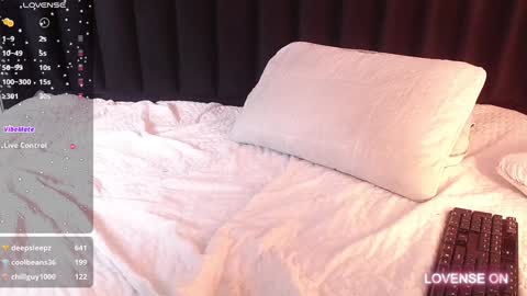 Valkiria moore  online show from 12.14.24