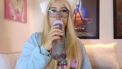 Snapshot of valkiria_moore chatting on 04.25.26 Valkiria moore online show from 04.25.26