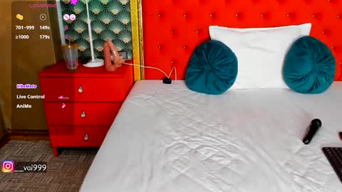 Valerie Val V online show from 09.15.25