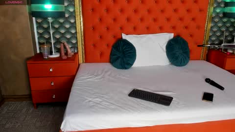 Valerie Val V online show from 09.18.25