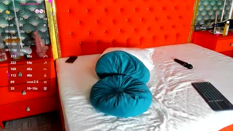 Valerie Val V online show from 11.27.25