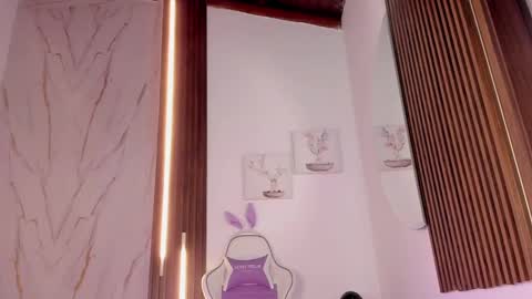 Vallolet Peach  online show from 10.04.25