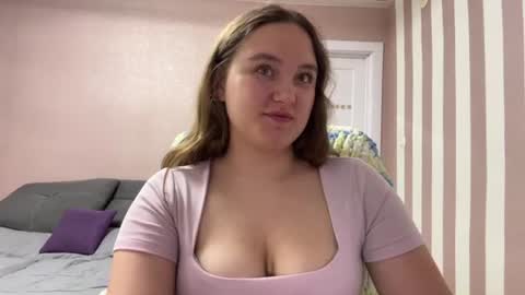 Snapshot of valvet_sky chatting on 07.18.26 Lily online show from 07.18.26