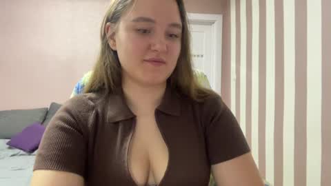 Snapshot of valvet_sky chatting on 07.20.26 Lily online show from 07.20.26