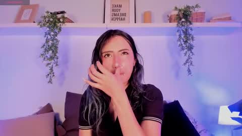 Snapshot of vampgyal chatting on 10.10.25 vamp  online show from 10.10.25