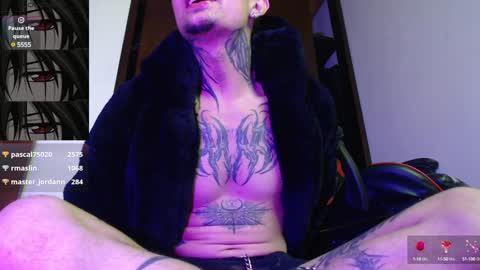 Snapshot of vampiredavyd chatting on 12.24.24 david guzman i model independenthelp me with a thumbs up online show from 12.24.24