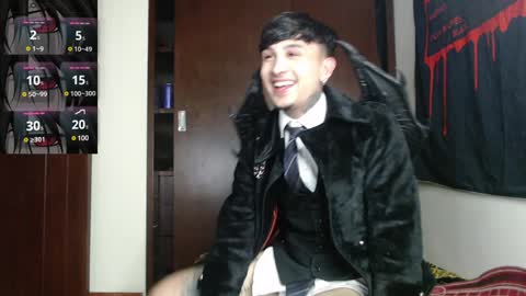 Snapshot of vampiredavyd chatting on 01.09.25 david guzman i model independenthelp me with a thumbs up online show from 01.09.25