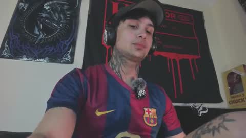 Snapshot of vampiredavyd chatting on 09.13.25 david guzman i model independenthelp me with a thumbs up online show from 09.13.25